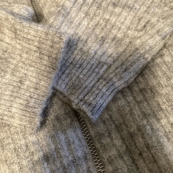 Adorable 🥰 szXS grey zip cardigan - Picture 7 of 9